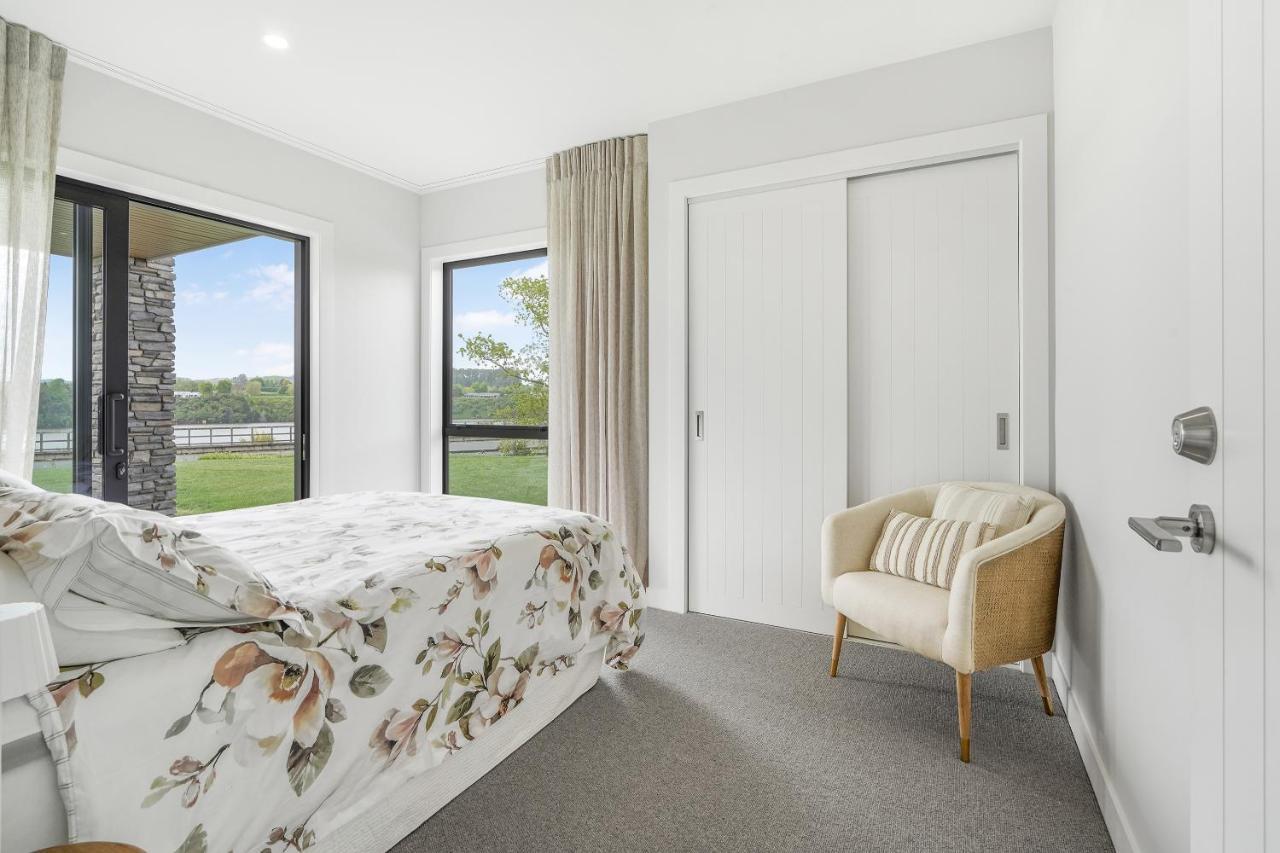 Lakeside Karapiro Downstairs Apartment Cambridge Bagian luar foto
