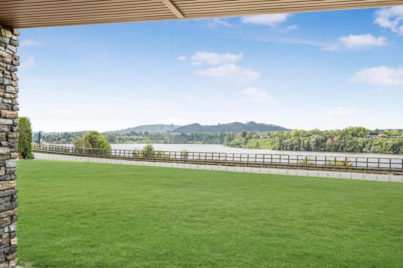 Lakeside Karapiro Downstairs Apartment Cambridge Bagian luar foto