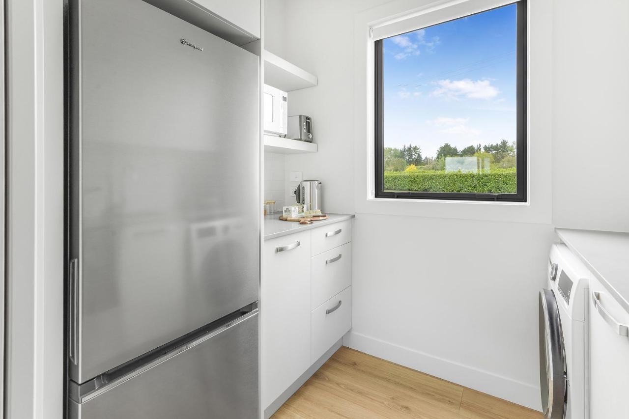 Lakeside Karapiro Downstairs Apartment Cambridge Bagian luar foto