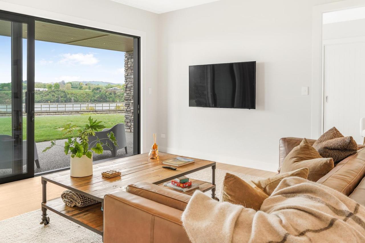 Lakeside Karapiro Downstairs Apartment Cambridge Bagian luar foto