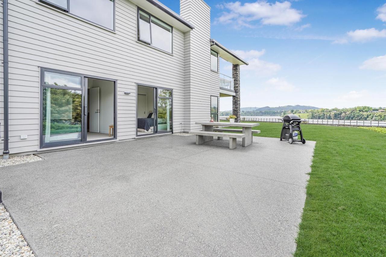 Lakeside Karapiro Downstairs Apartment Cambridge Bagian luar foto
