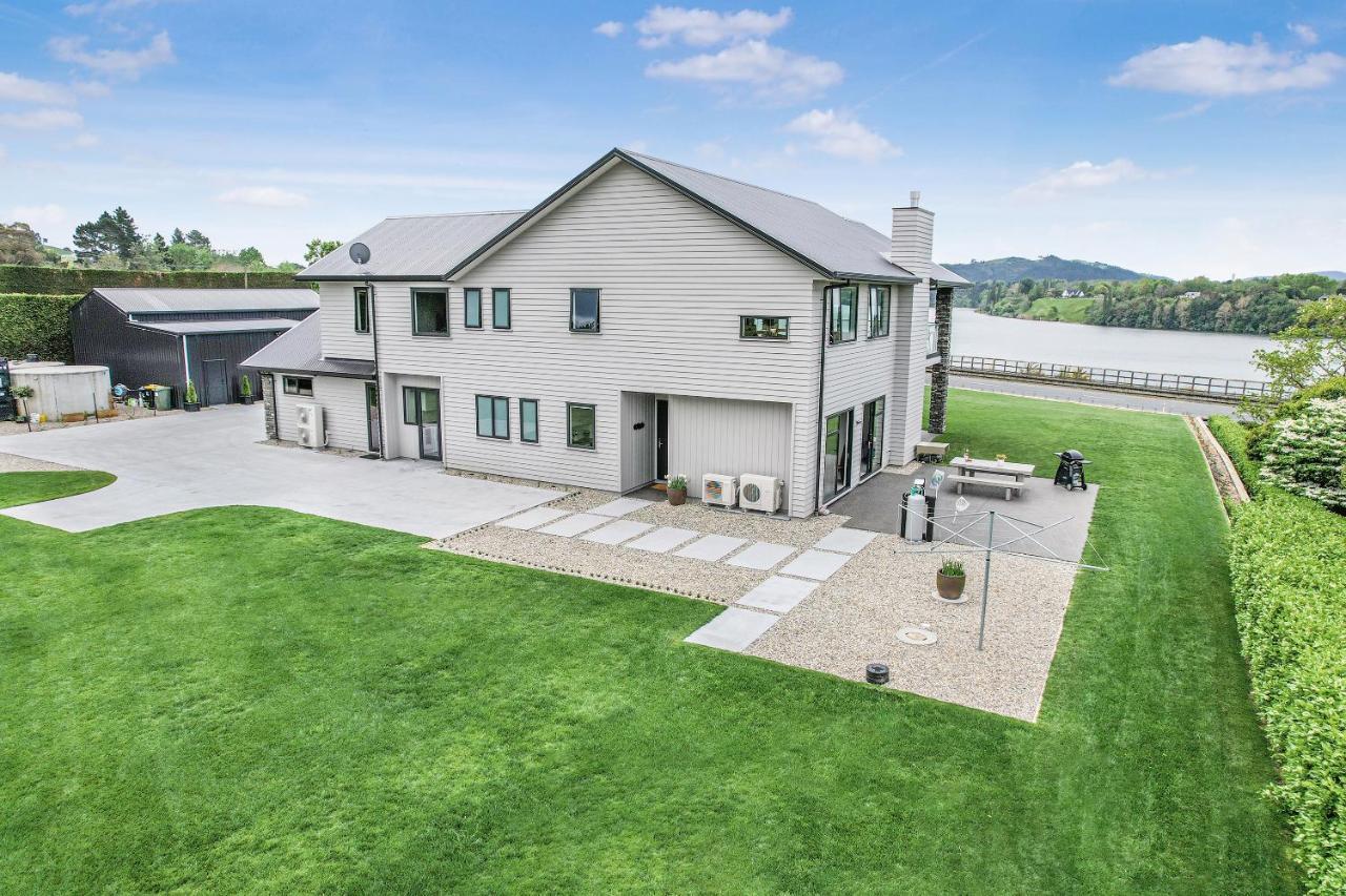 Lakeside Karapiro Downstairs Apartment Cambridge Bagian luar foto